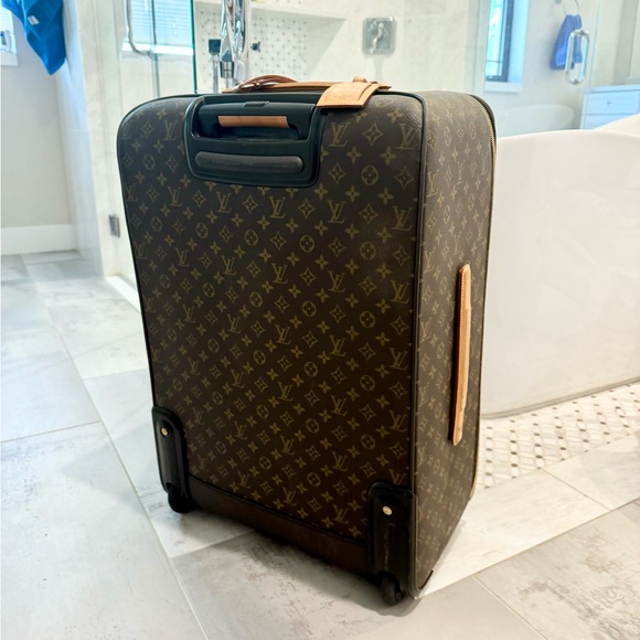 Louis Vuitton luggage - Picture 5 of 8